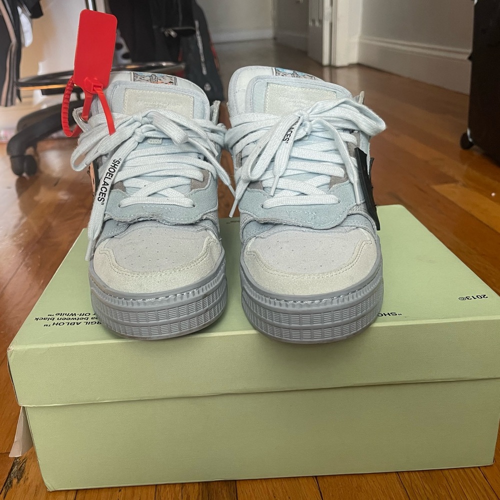 Off White Sneaker - image 4